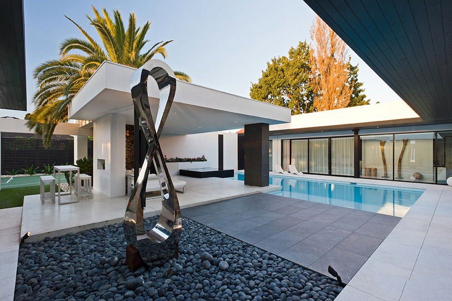 <b>私家游泳池如何設(shè)計(jì)建造呢？</b>