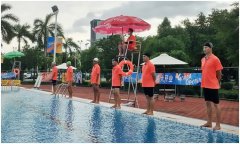 游泳池游泳時(shí)戴泳帽的好處！