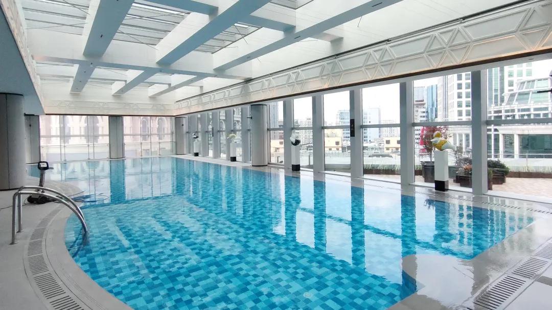 <b>上海酒店界又迎來了一個低氯泳池，就在南京東路！</b>