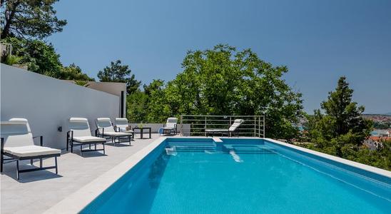 <b>游泳池水處理藥劑有哪些種類，有什么作用？</b>