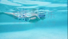 游泳館的水用什么消毒效果好？