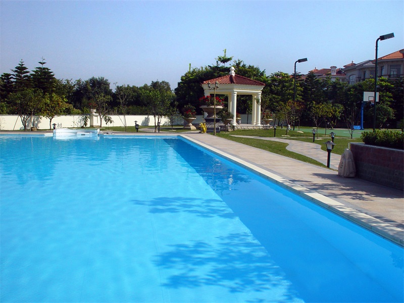 露天泳池清潔秘籍，輕松駕馭懸浮物，還原碧波蕩漾！