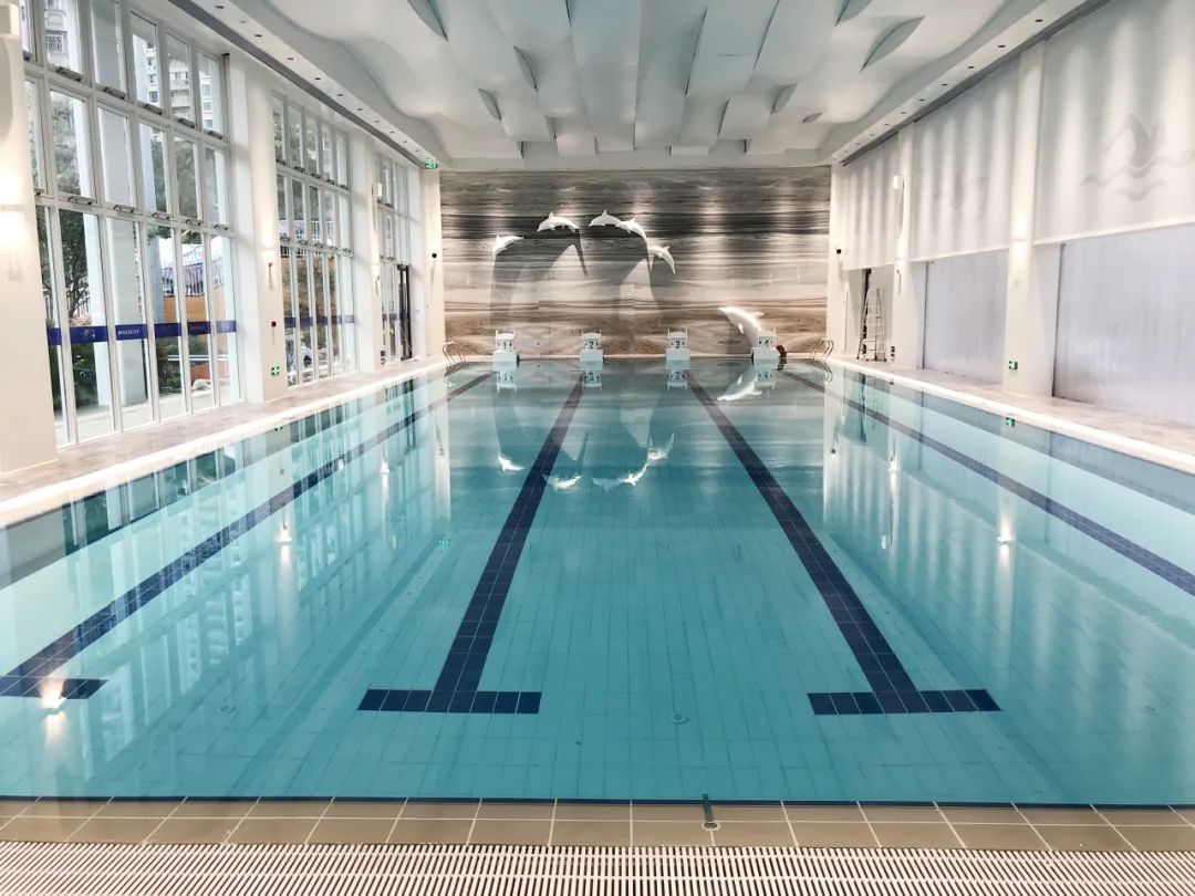 室內(nèi)游泳池加熱要用什么設(shè)備好？