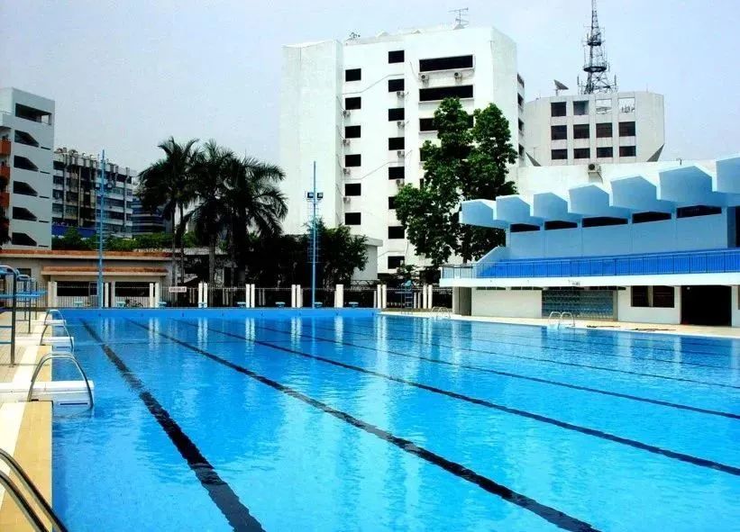 泳池清潔新管家！智能游泳池機(jī)器人讓清潔變成悠閑享受！